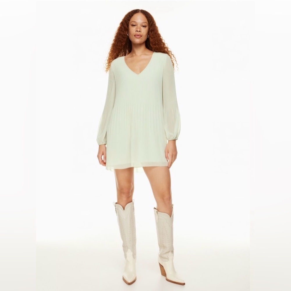 Aritzia Wilfred Daydreamer V-neck Dress